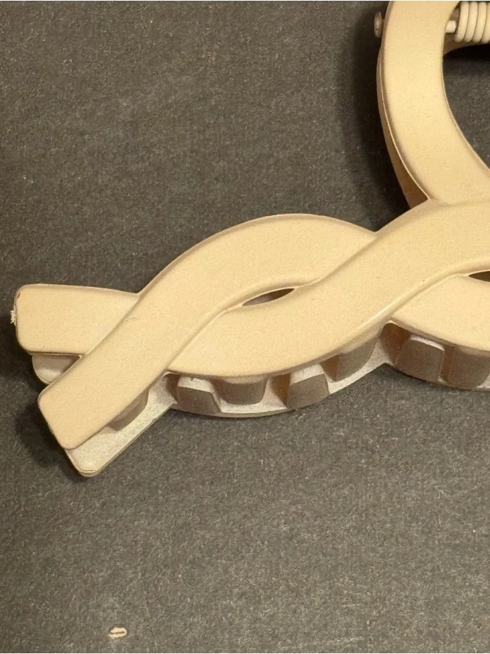 Francesca's Collections Beige Claw Clip - Picture 4 of 4